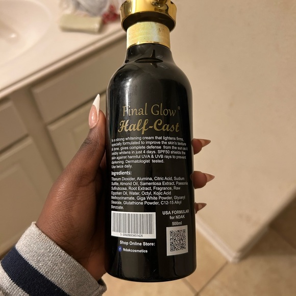 Half-Cast Face & Body Moisturizer - Black & Gold - Picture 2 of 2